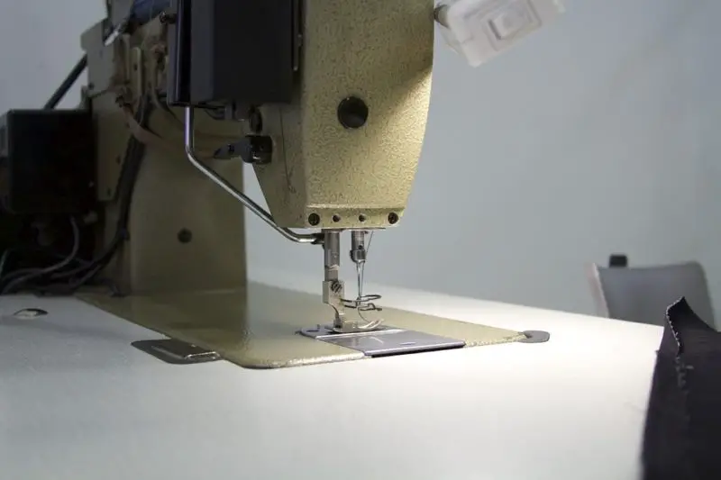 ¿Cuál es la diferencia entre una máquina de coser industrial y una normal?