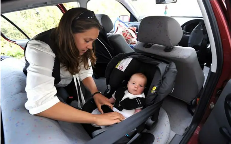 ¿Cuándo crece el bebé fuera del asiento infantil para automóvil? ¡Lee esto!