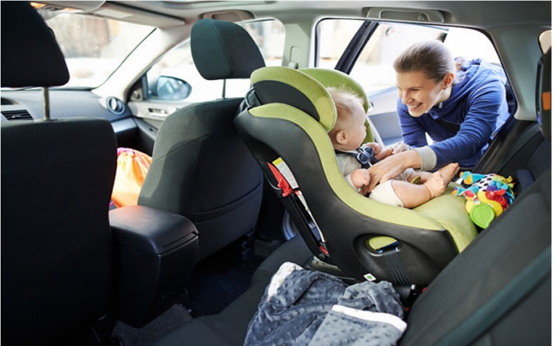 ¿Cuándo puede el bebé mirar hacia adelante en el asiento de seguridad? Una lectura obligada
