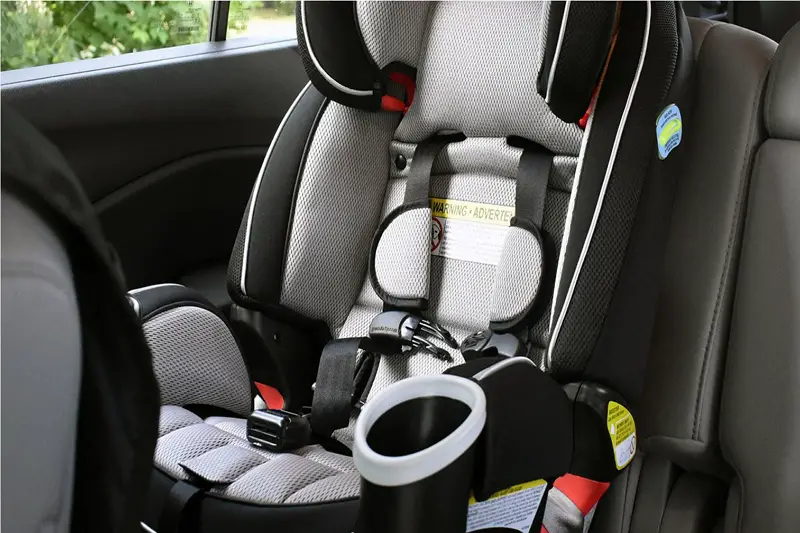 ¿Cuándo se gira el asiento de seguridad para bebés hacia el frente? Una guía