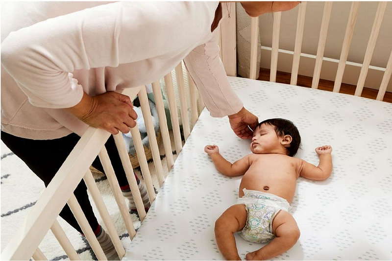 ¿Cuánto tiempo pasan los bebés en pañales para recién nacidos?
