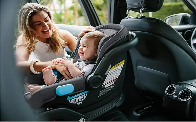 ¿Cuánto tiempo puede estar el bebé en el viaje por carretera del asiento del automóvil?