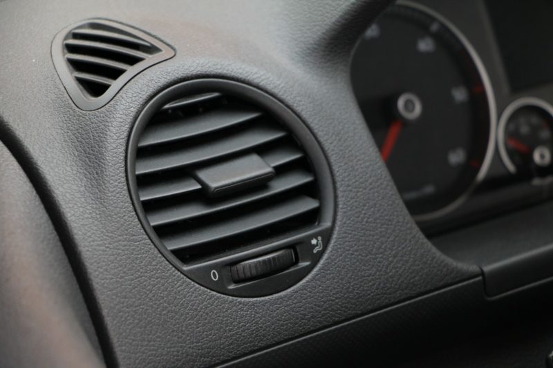 ¿Por qué el calentador de mi auto tira aire frío cuando me detengo? ¡8 Razones Sorprendentes!
