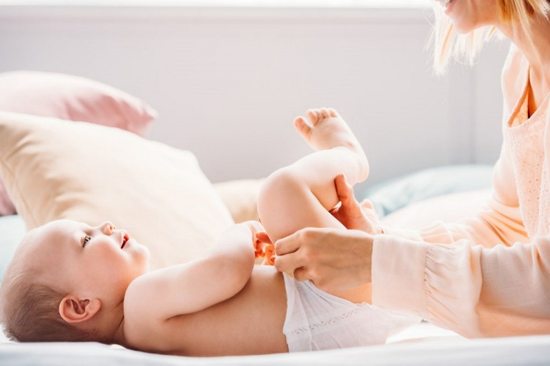 ¿Por qué los bebés se quitan los pañales? Una guía
