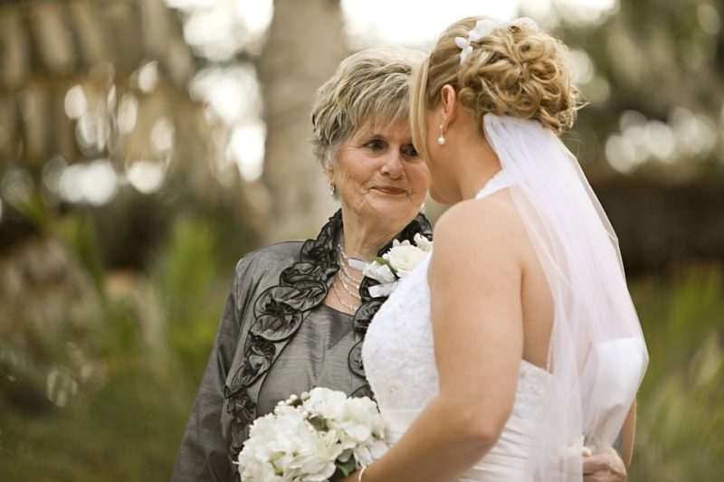 ¿Qué debe usar una abuela para una boda? Ejemplos