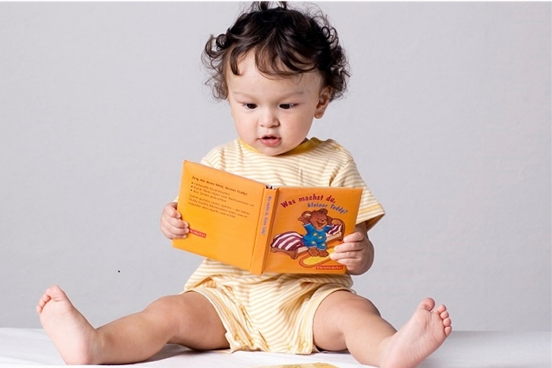 ¿Qué escribir en el libro de regalo para el bebé? Ideas