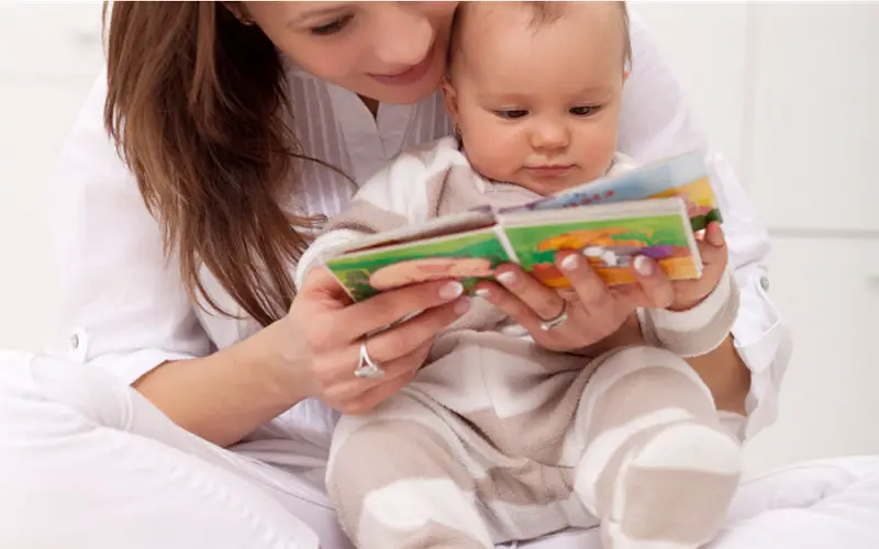 ¿Qué escribir en un libro de Baby Shower en lugar de una tarjeta? Ideas