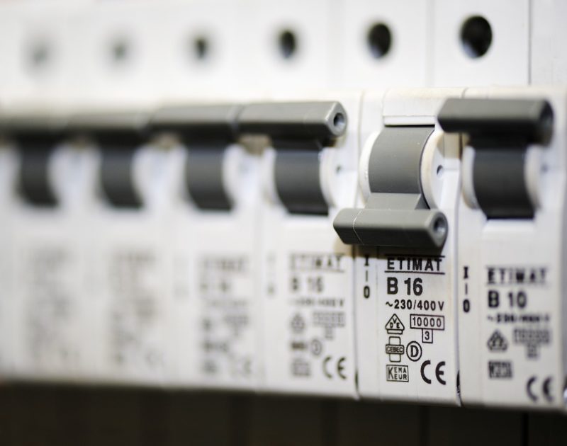 ¿Qué interruptor de amperaje para secadora? ¡6 sencillos pasos para instalarlo!