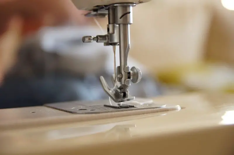 ¿Quién fabrica las máquinas de coser Elna? ¿Son buenas?