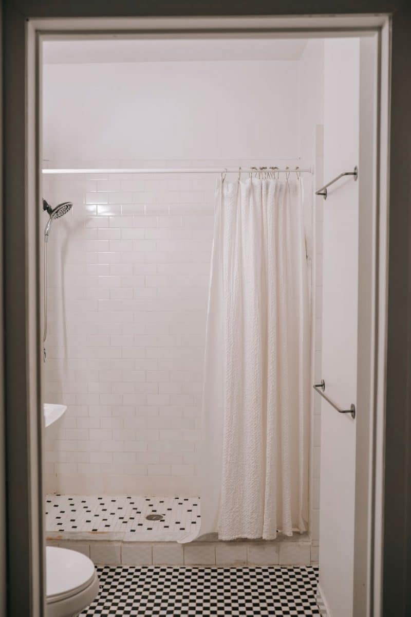5 sencillos pasos para hacer cortinas de baño