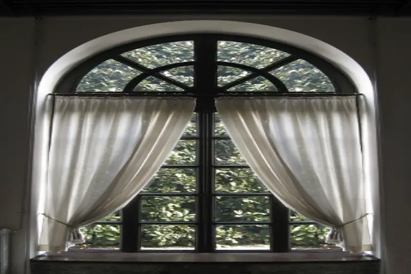 6 pasos más fáciles sobre cómo hacer cortinas de ventana de arco