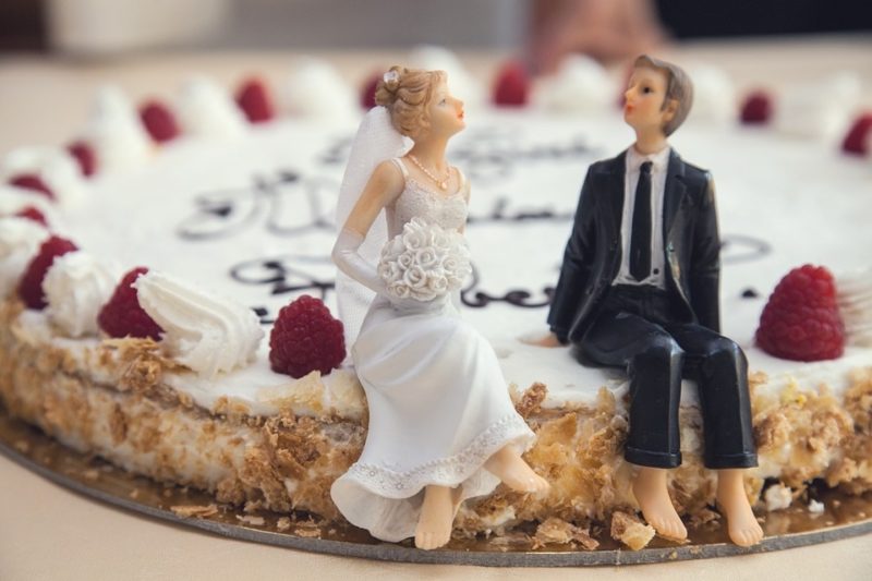 Cómo hacer adornos para pasteles de boda en 2 sencillos pasos