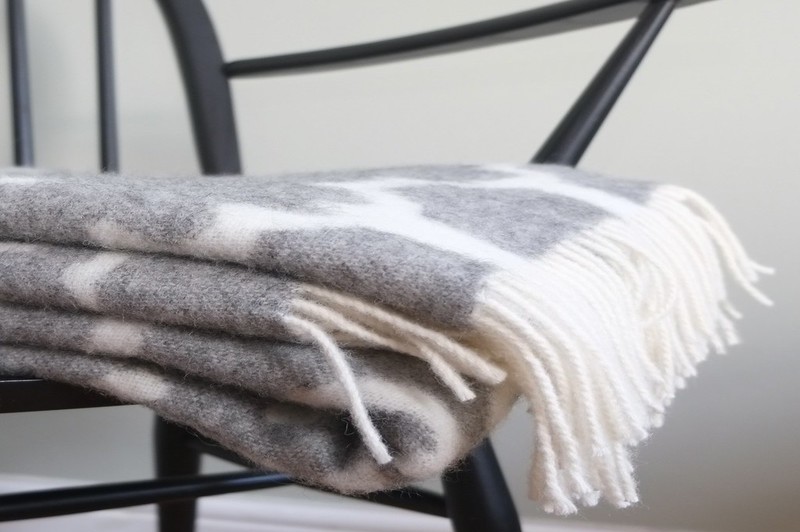 Cómo usar una manta de lana en 4 formas fabulosas