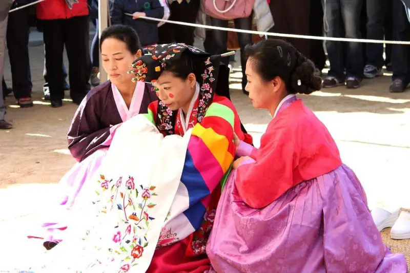 Tradiciones coreanas de bodas ¿Quién paga?