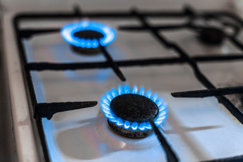 ¿Cómo arreglar una fuga de gas en la estufa? ¡5 consejos importantes!