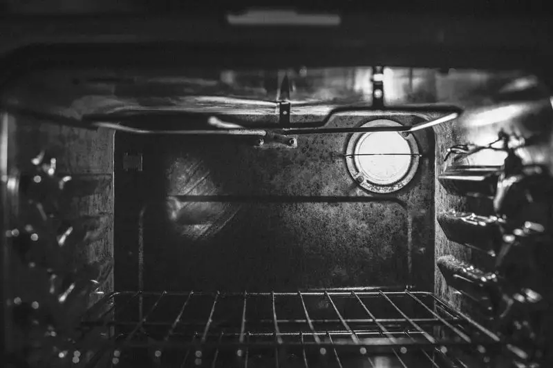 ¿La estufa se calienta cuando se usa el horno? ¡5 Razones Sorprendentes!